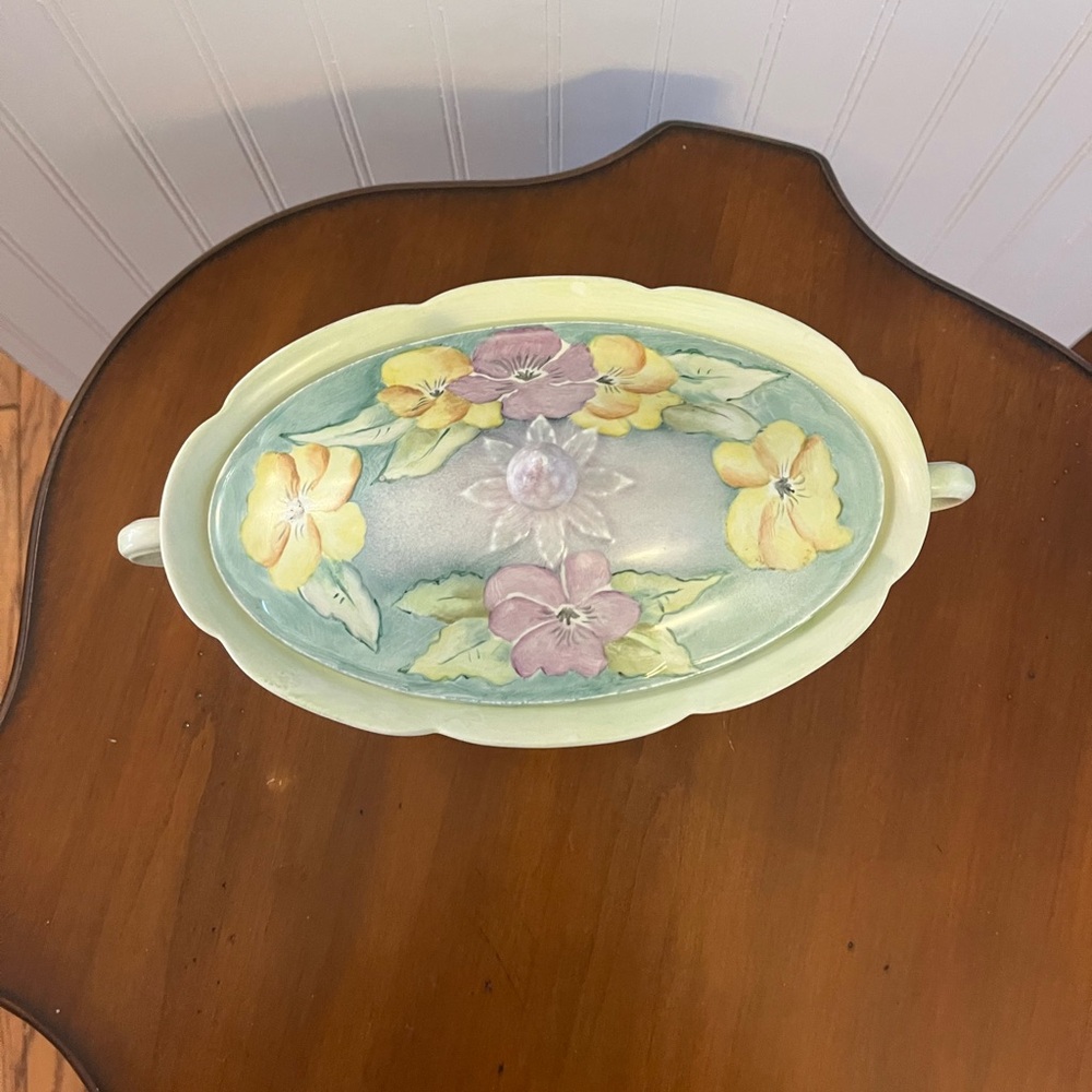 Vintage/Antique hand painted‎ covered casserole - Picture 6 of 7